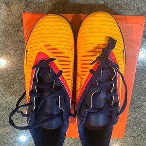 Boys Size 5 Nike Junior Phantom 6 Low Haaland Club IC Indoor Soccer Shoe